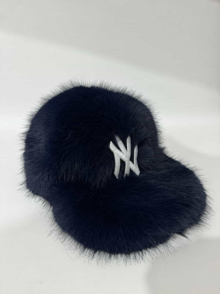 NEW YORK Fur SnapBack – Confetti Boutique