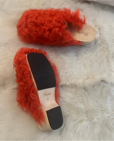 Confetti sample size clogs